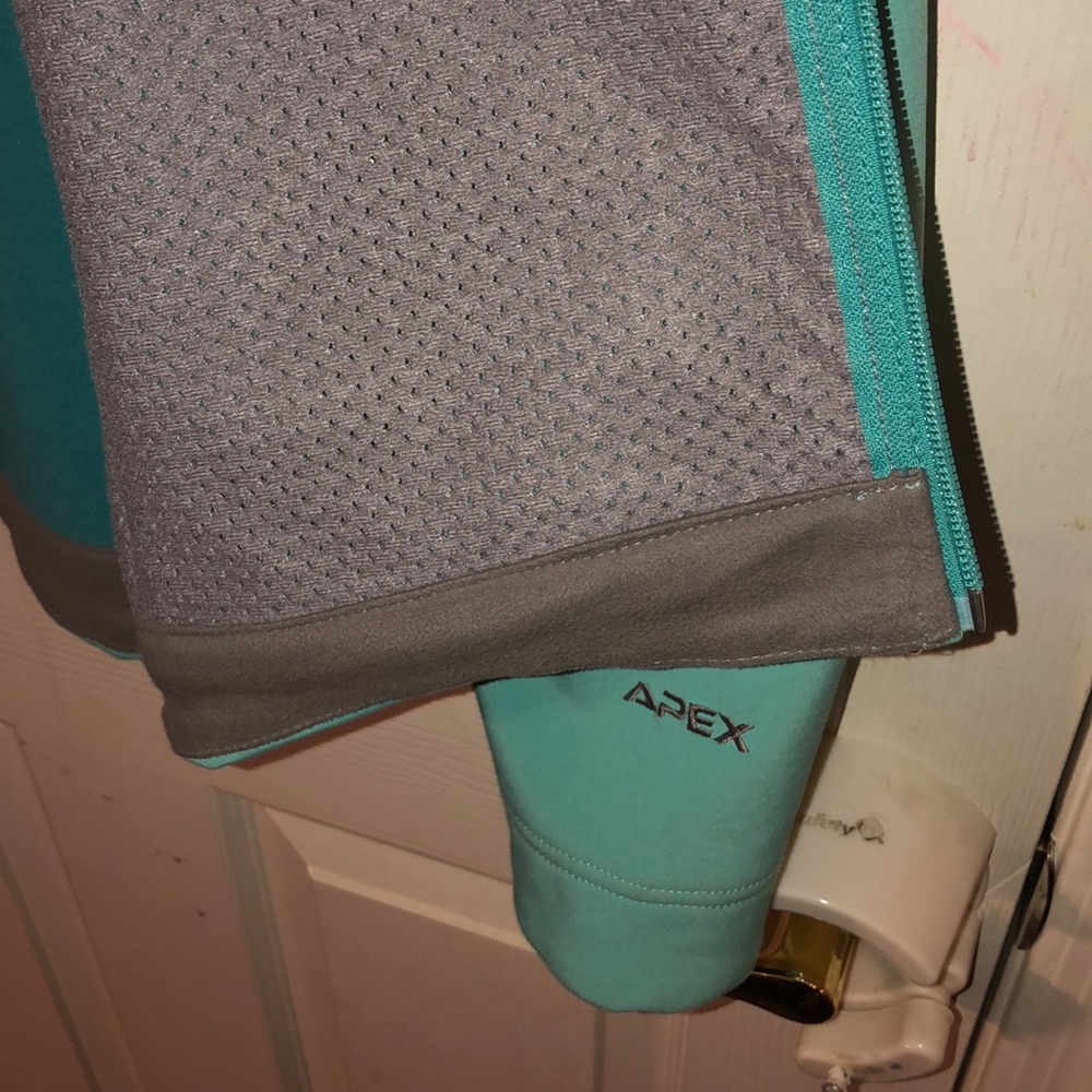 North Face Jacket - barely worn - Picture 3 of 5